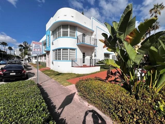 A12030782 — Miami Beach — 26