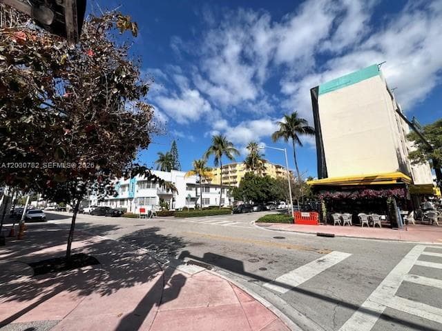 A12030782 — Miami Beach — 33