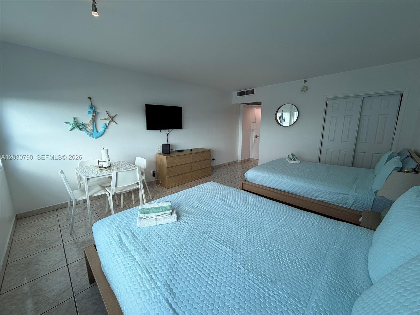 A12030790 — Miami Beach — 15