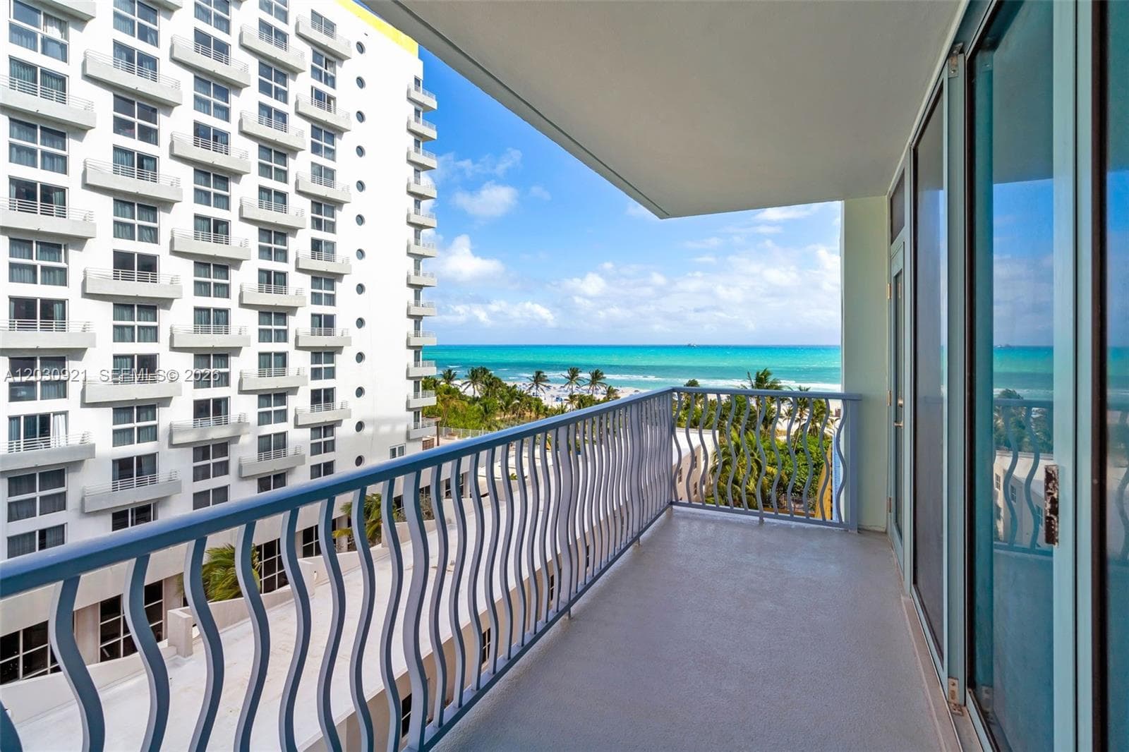 A12030921 — Miami Beach — 27
