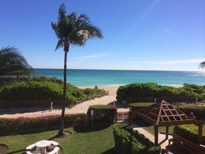 A12030968 — Miami Beach