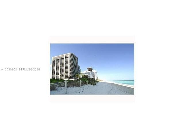 A12030968 — Miami Beach — 9
