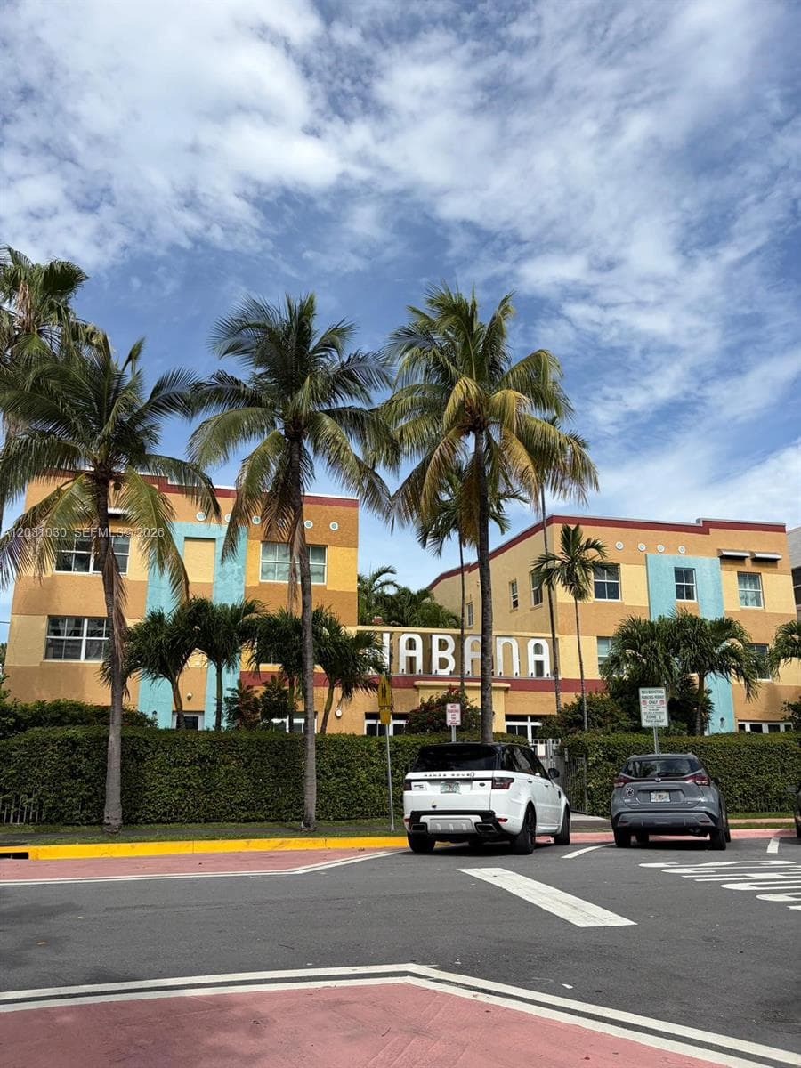 A12031030 — Miami Beach — 2