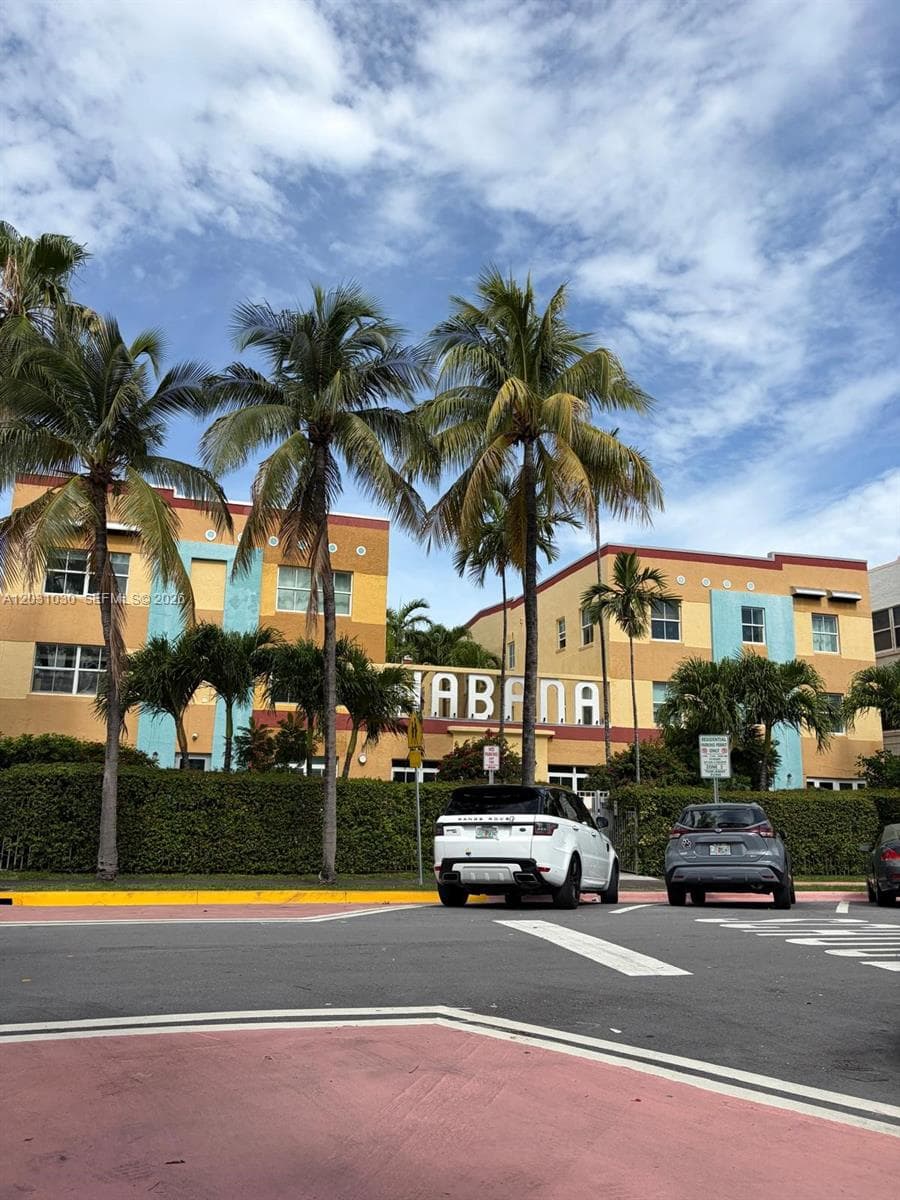 A12031030 — Miami Beach — 3
