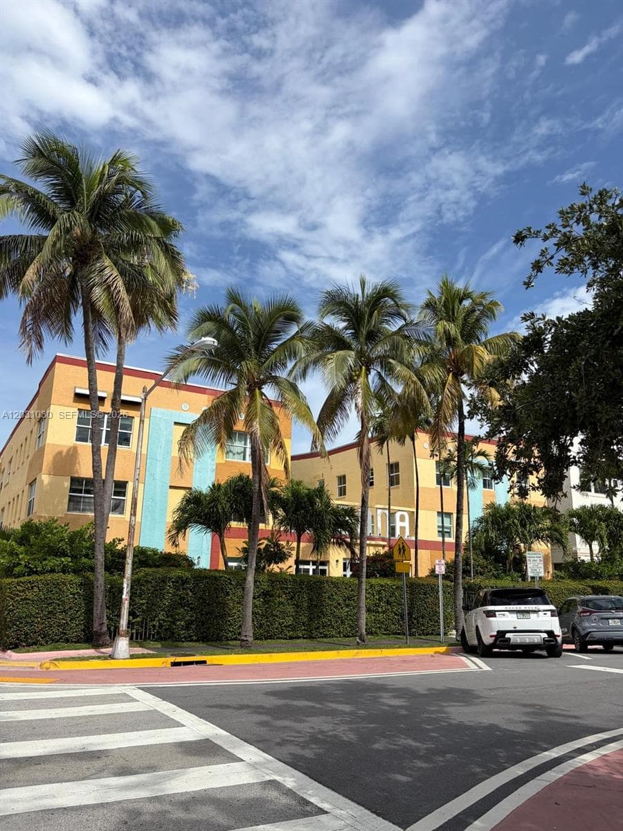 A12031030 — Miami Beach
