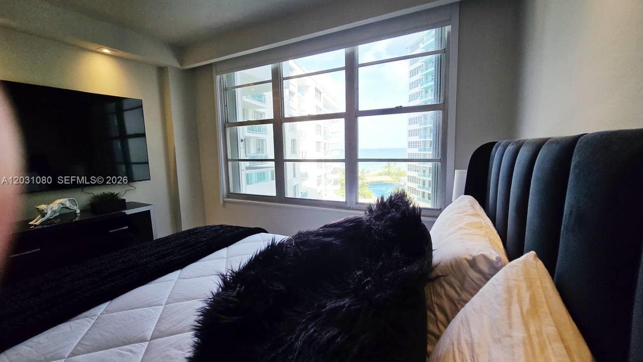 A12031080 — Miami Beach — 17