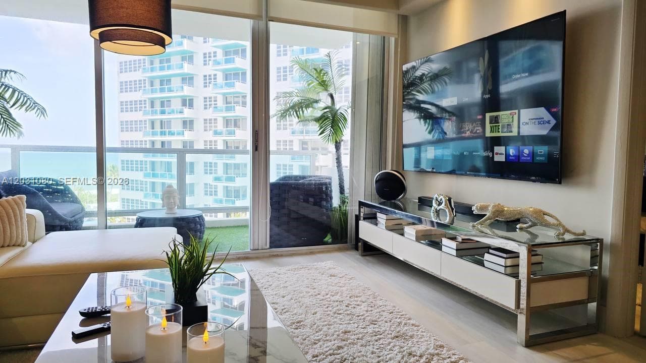 A12031080 — Miami Beach