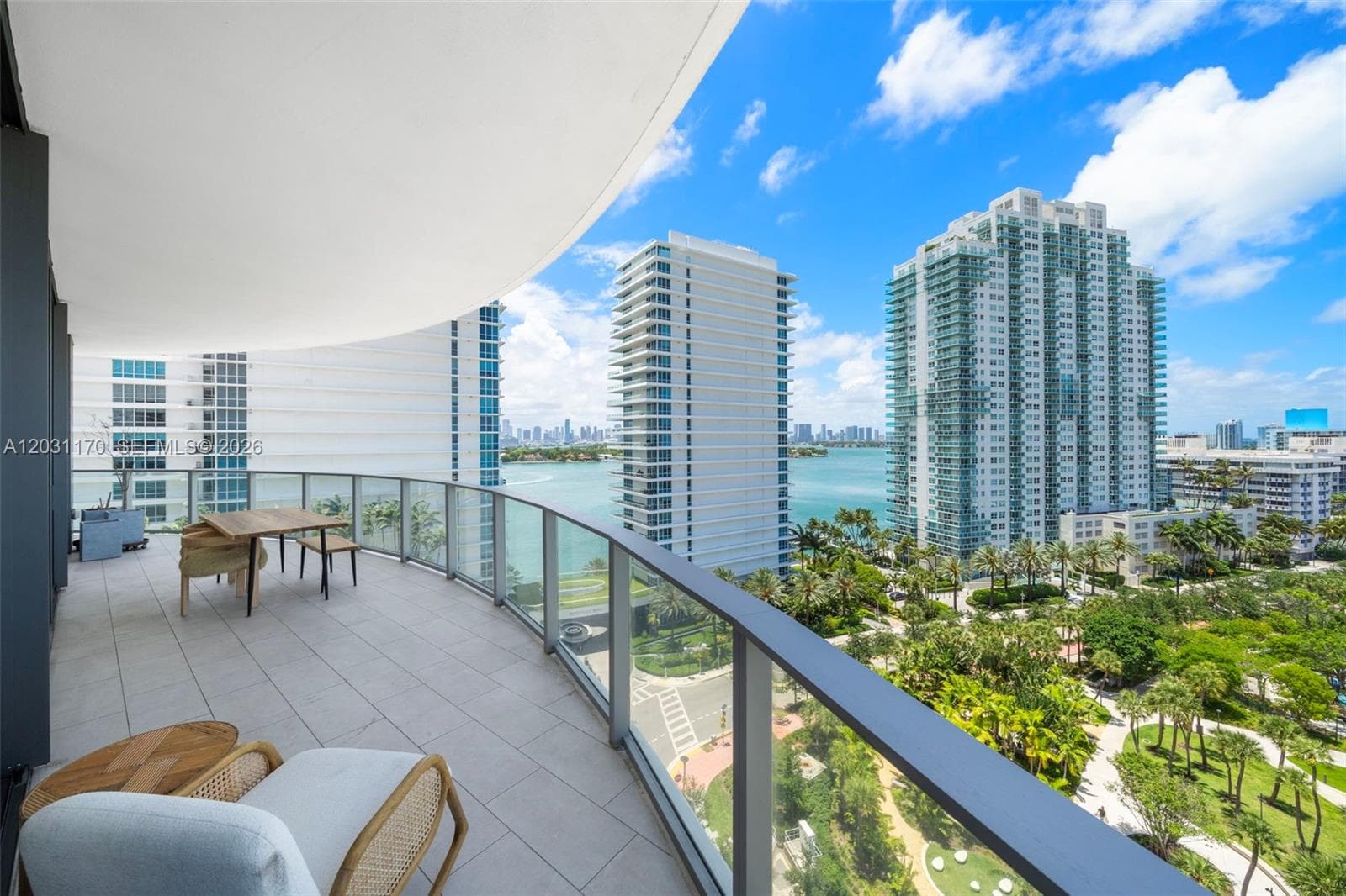 A12031170 — Miami Beach — 6