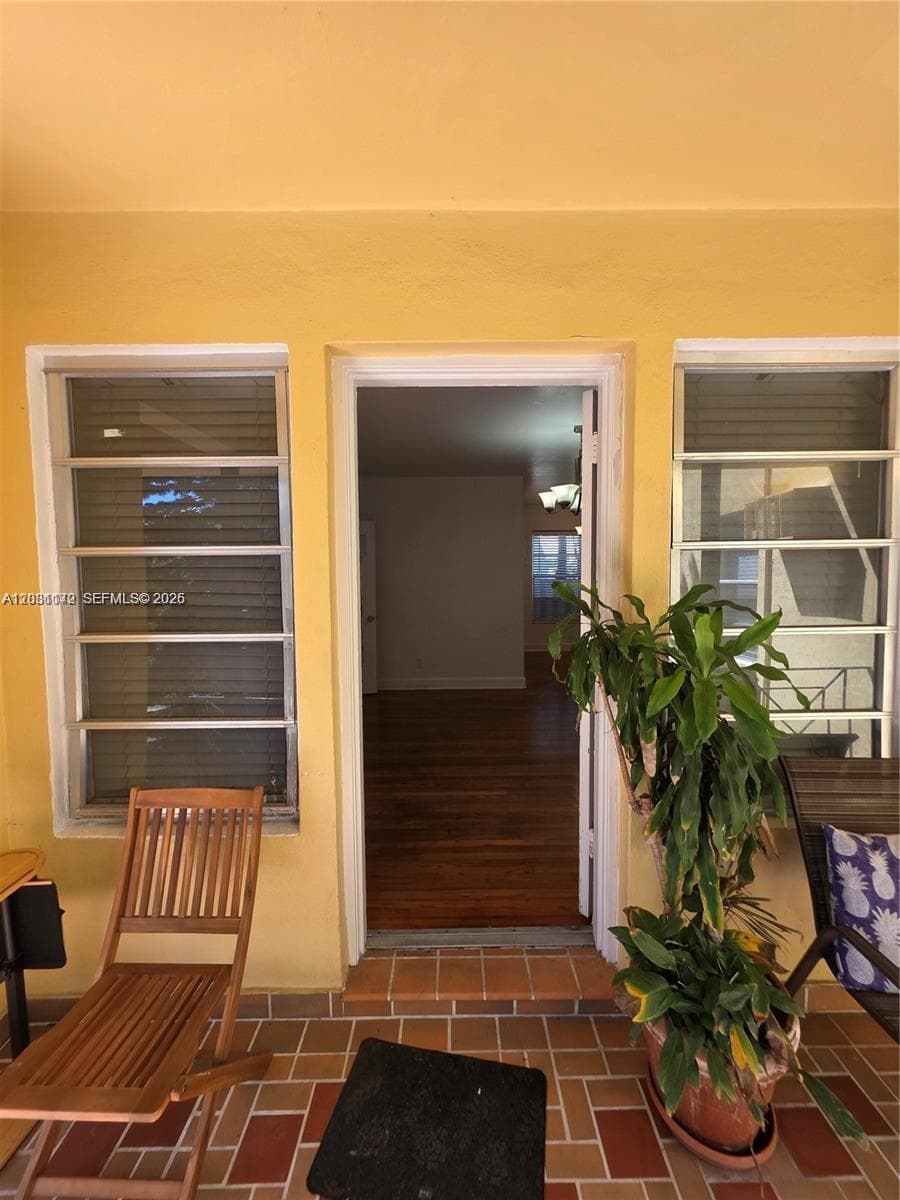 A12031172 — Miami Beach — 30