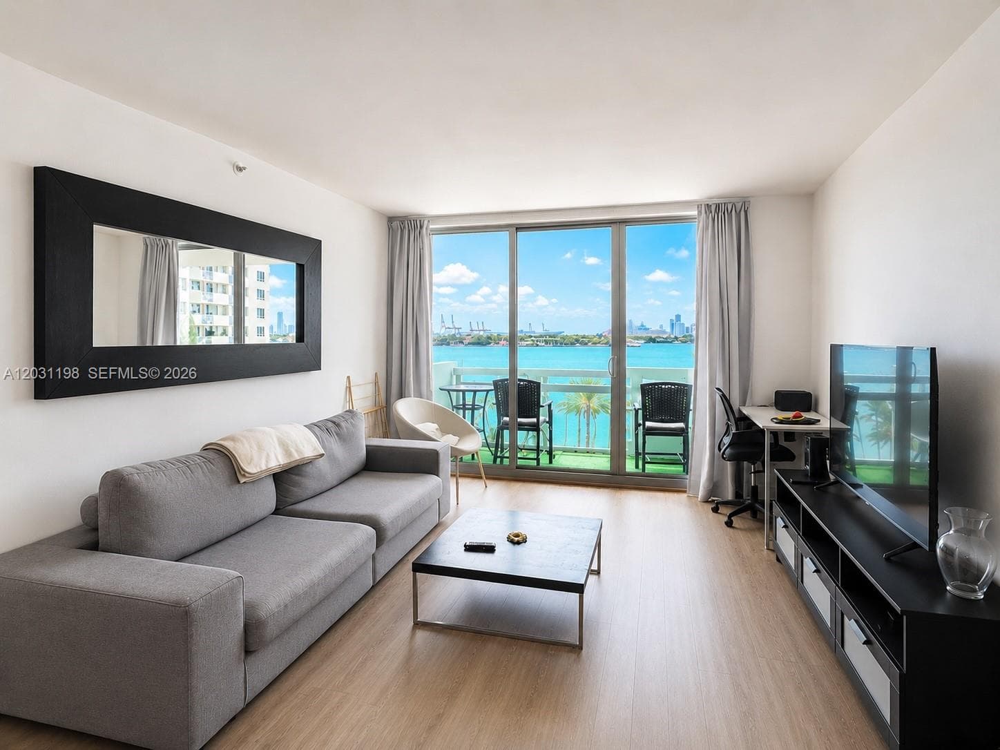A12031198 — Miami Beach — 2