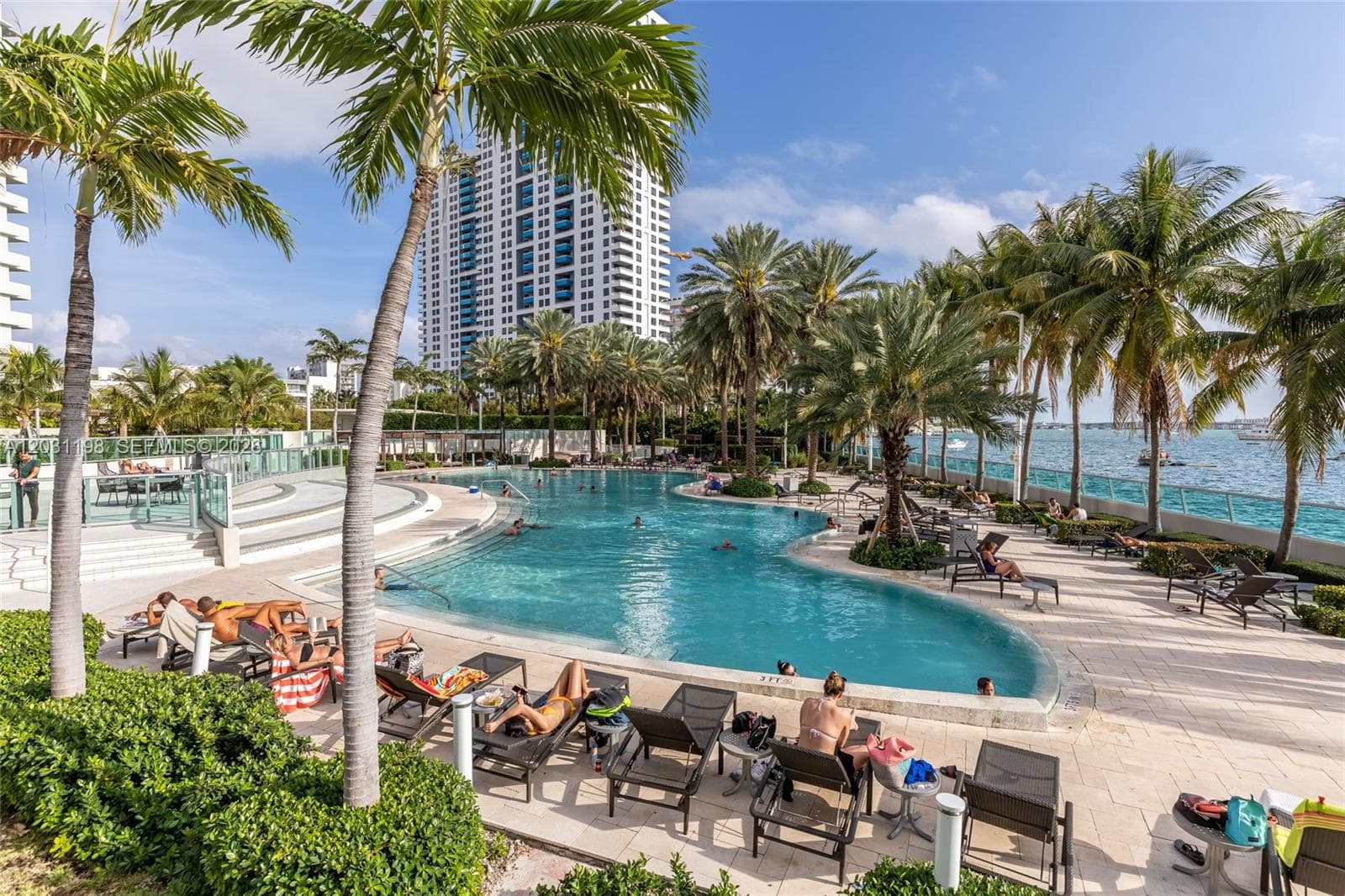 A12031198 — Miami Beach — 13