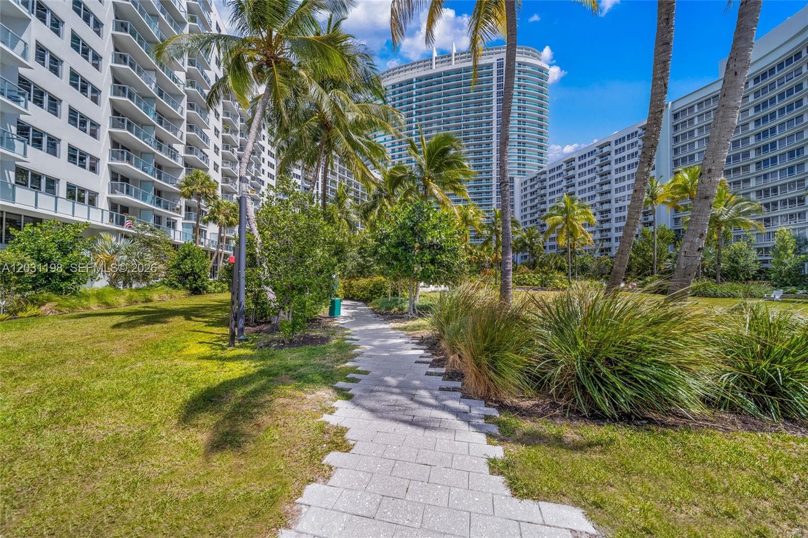 A12031198 — Miami Beach — 28