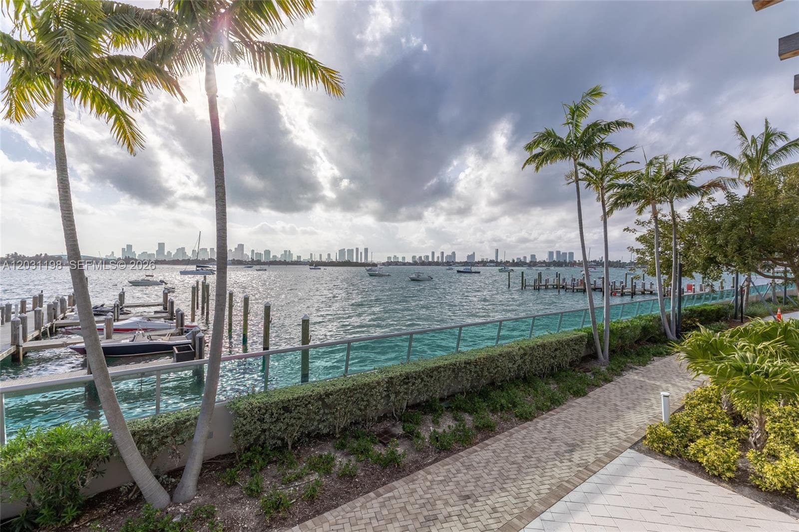 A12031198 — Miami Beach — 15