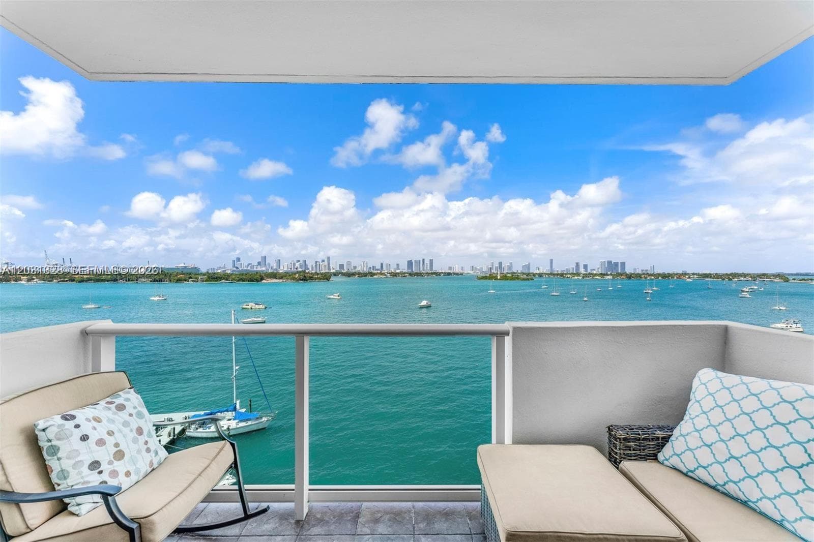 A12031328 — Miami Beach — 11