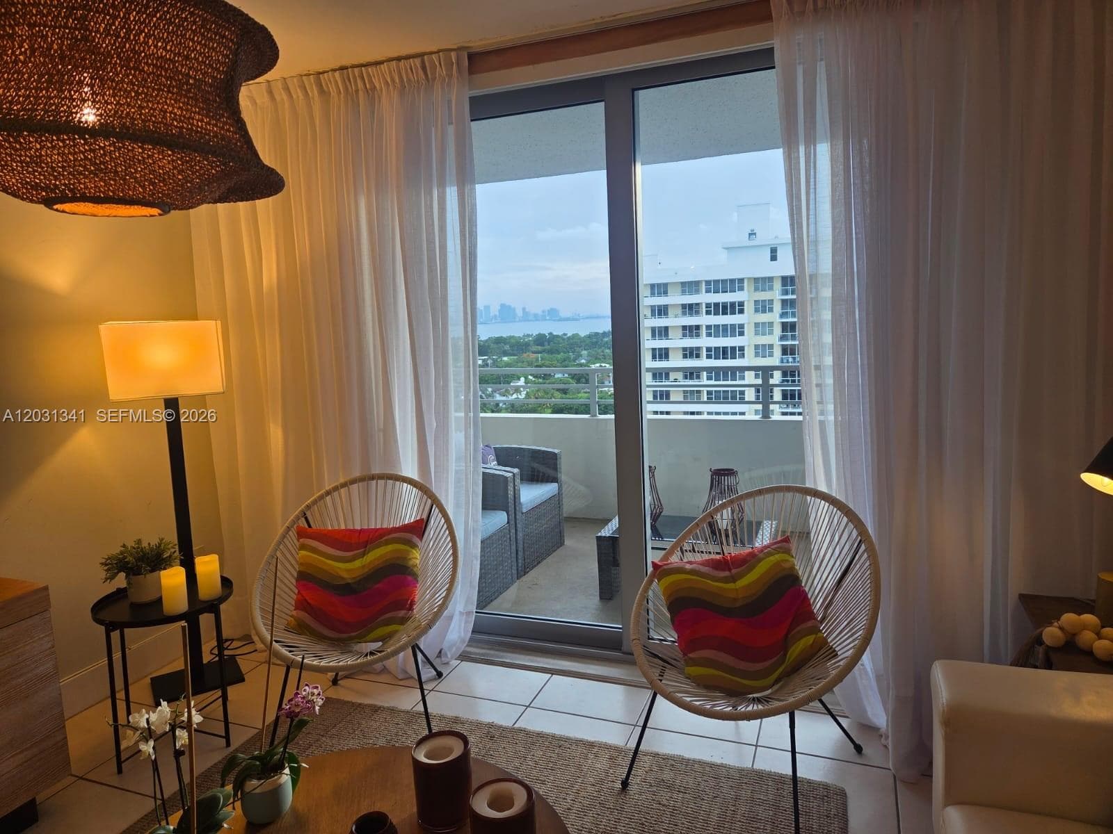 A12031341 — Miami Beach — 17
