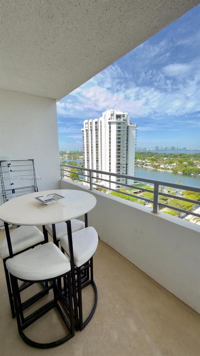 A12031341 — Miami Beach — 20