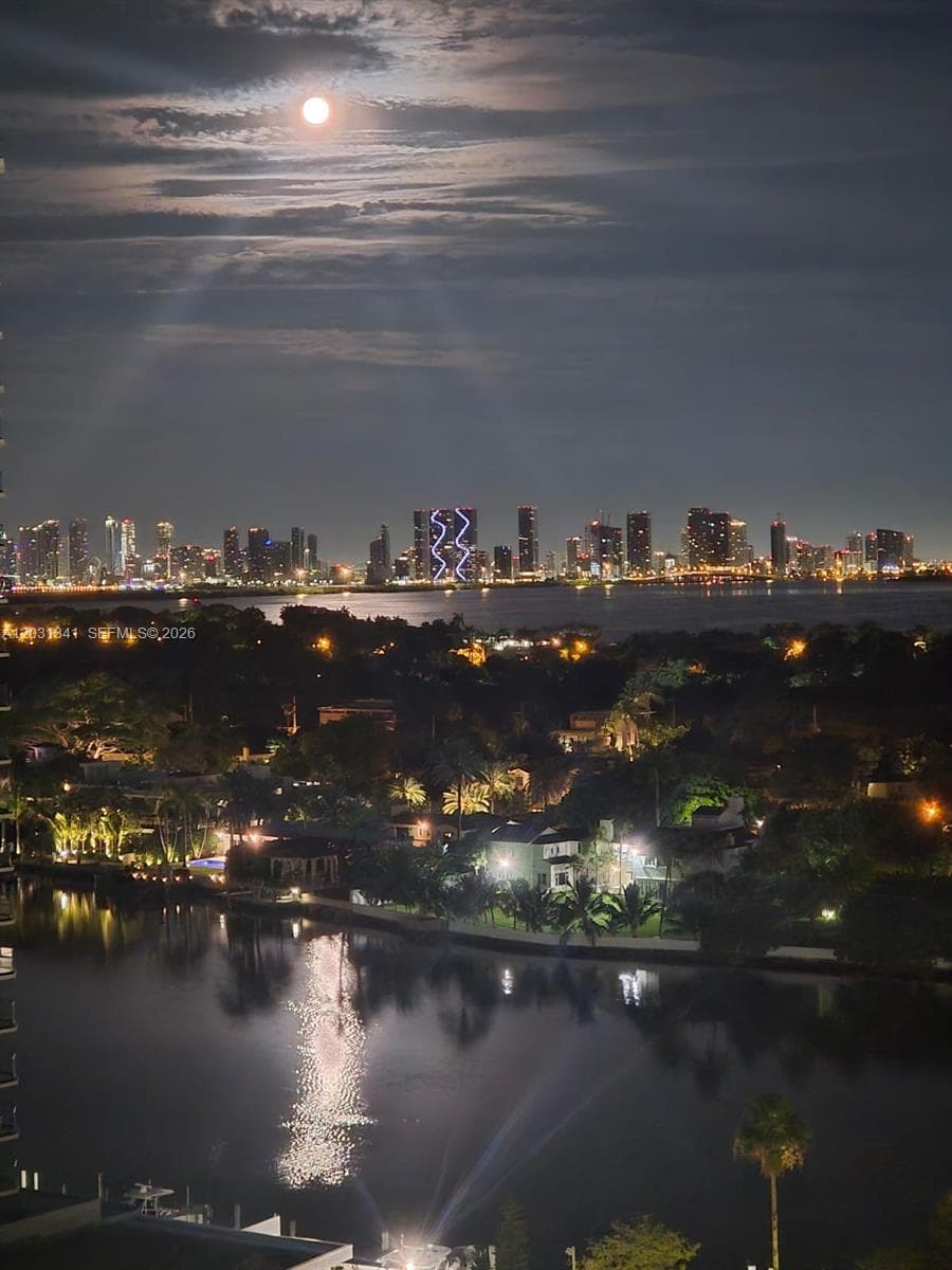 A12031341 — Miami Beach — 24