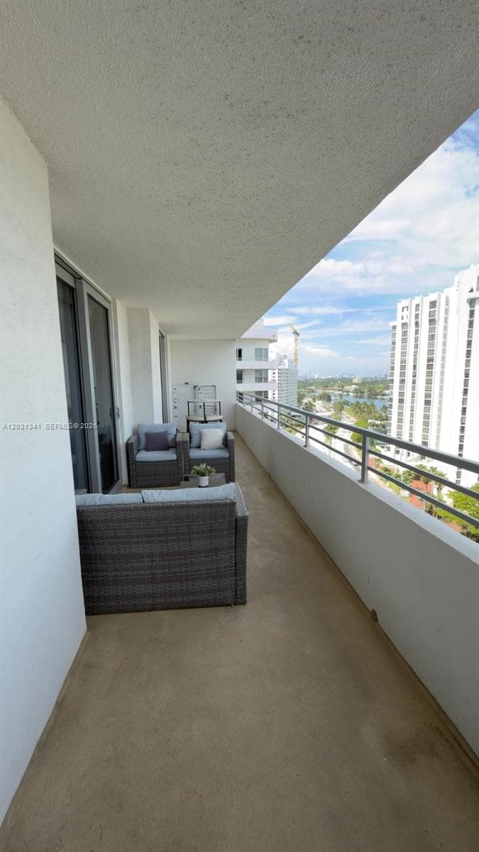 A12031341 — Miami Beach — 19