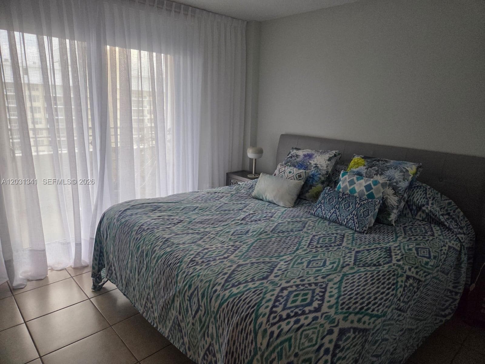 A12031341 — Miami Beach — 8