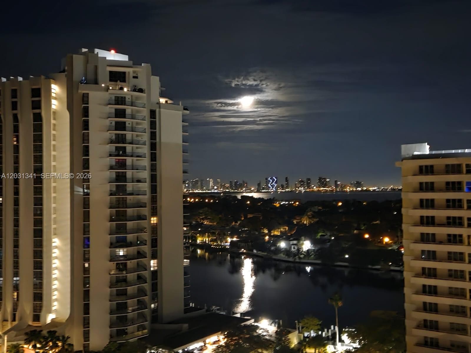 A12031341 — Miami Beach — 25