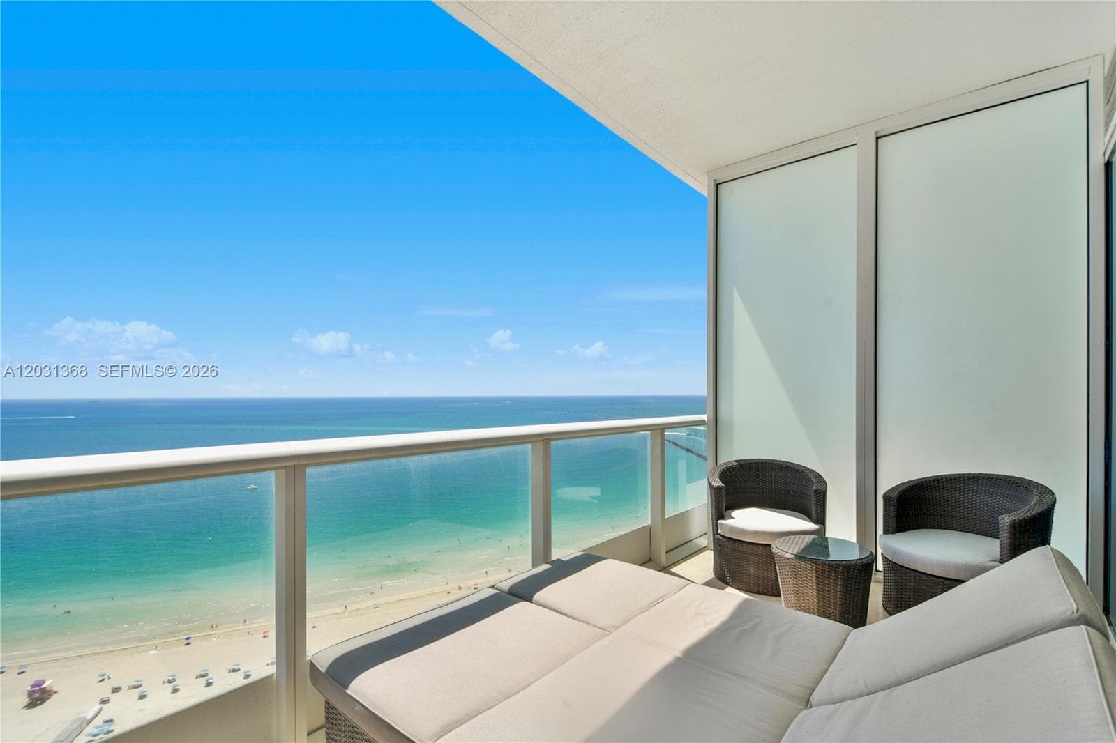 A12031368 — Miami Beach — 14