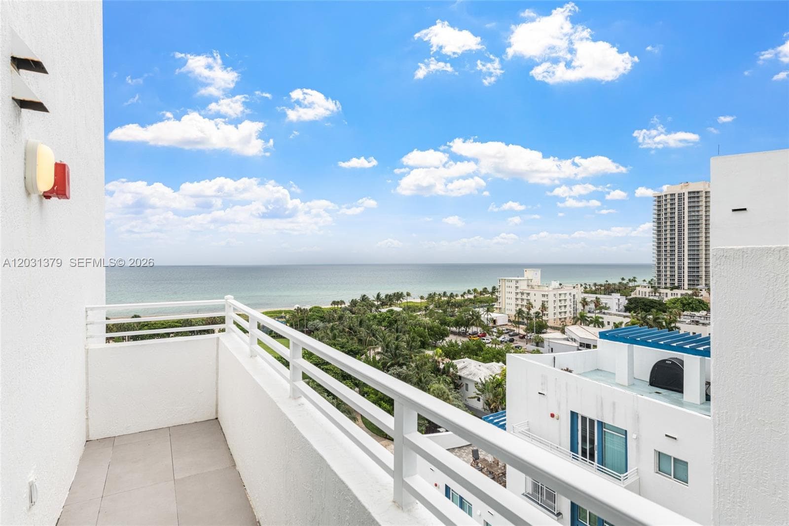 A12031379 — Miami Beach — 30