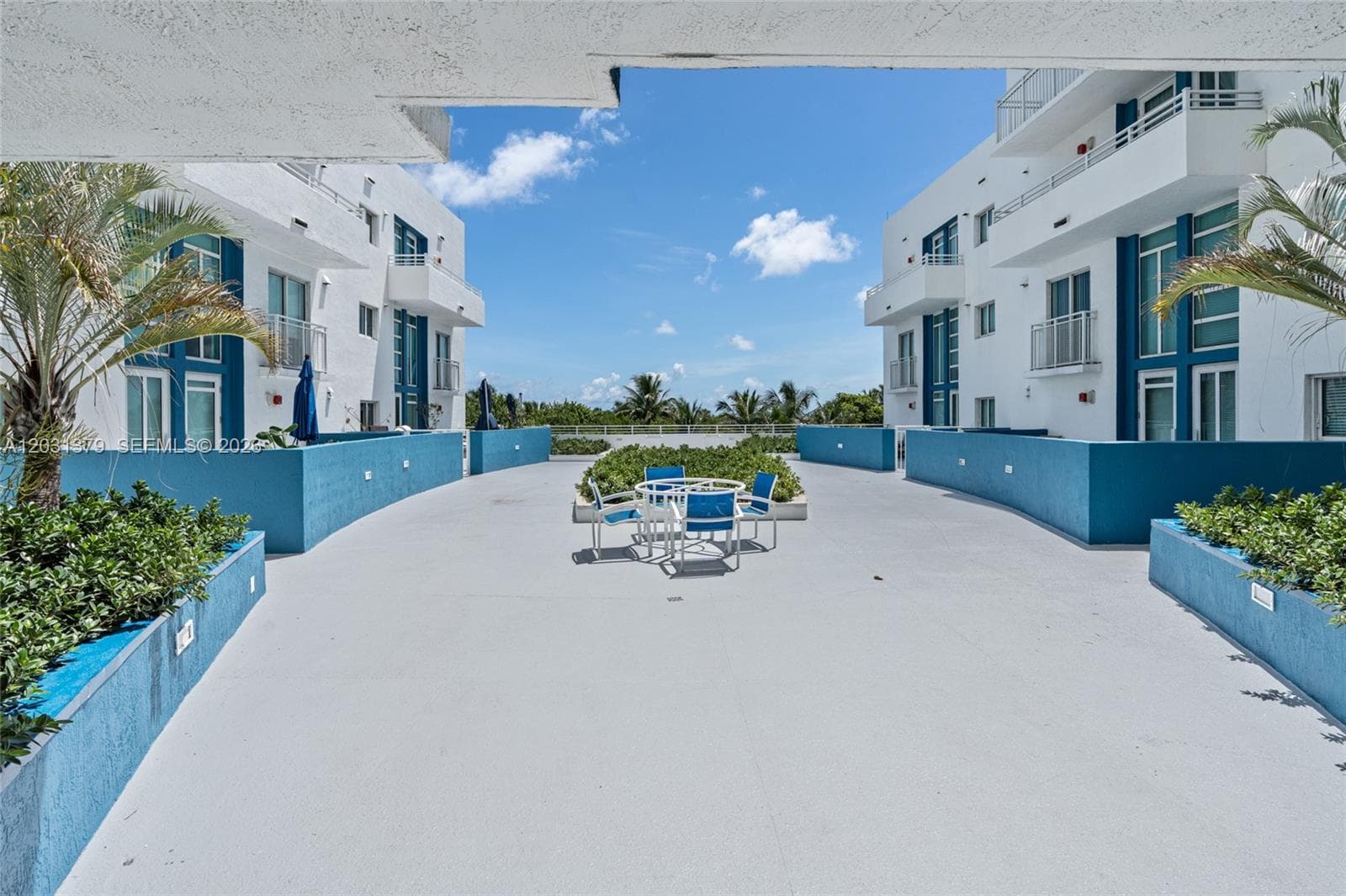 A12031379 — Miami Beach — 38