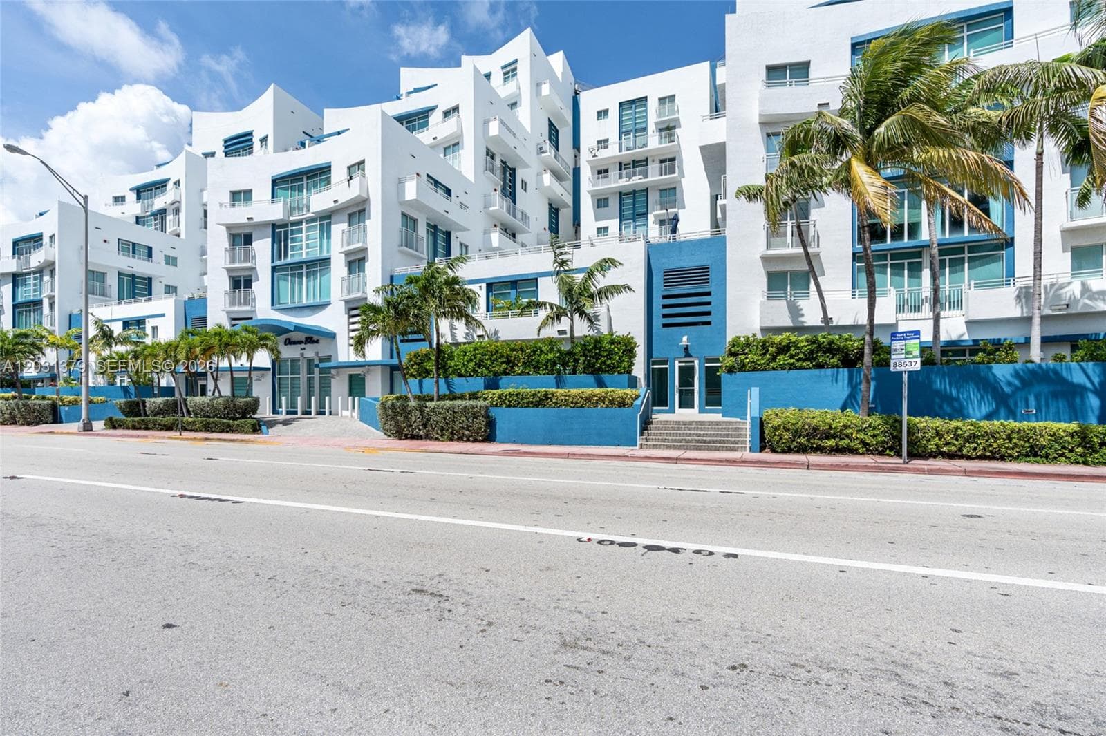 A12031379 — Miami Beach — 41