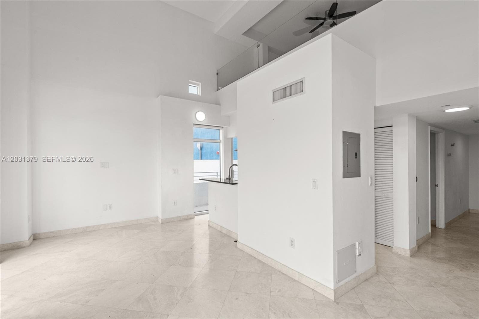 A12031379 — Miami Beach — 18
