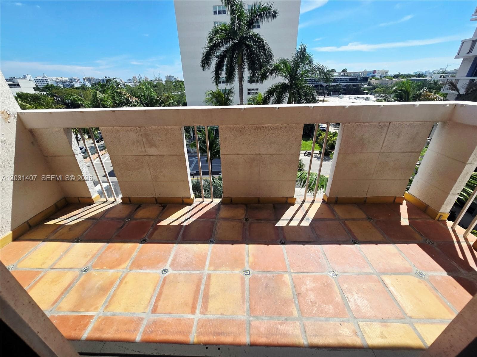 A12031407 — Miami Beach — 24
