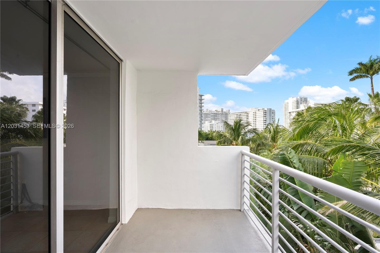 A12031453 — Miami Beach