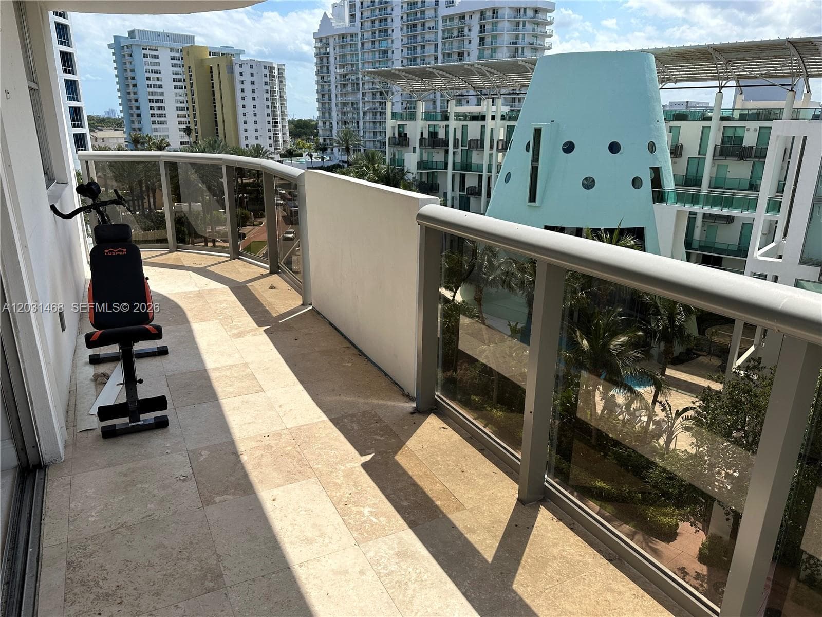 A12031468 — Miami Beach — 13