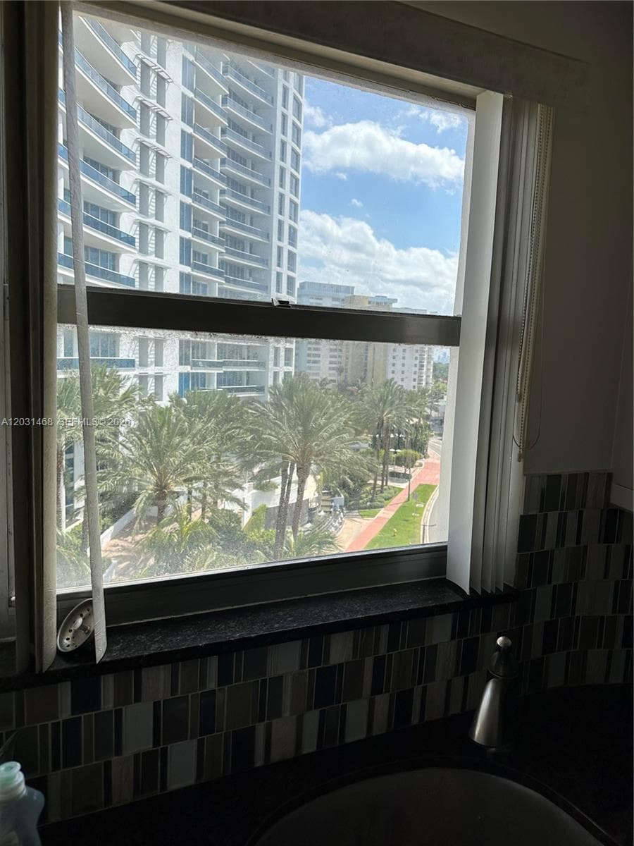 A12031468 — Miami Beach — 4