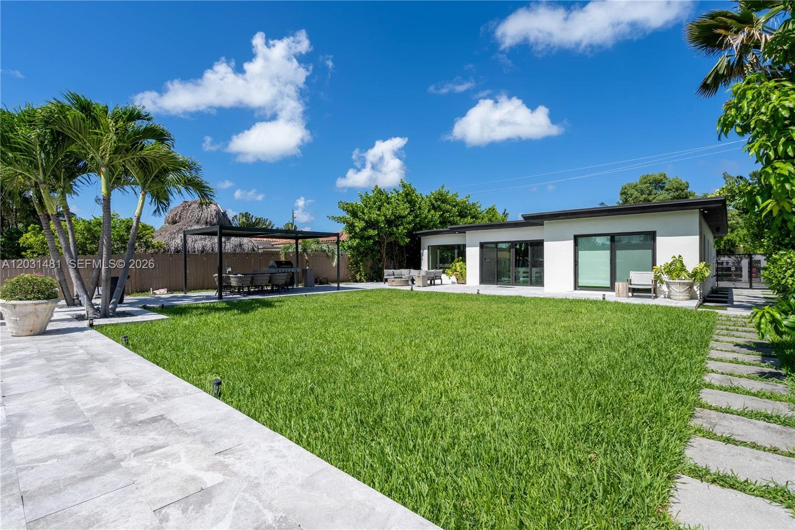 A12031481 — Miami Beach — 8