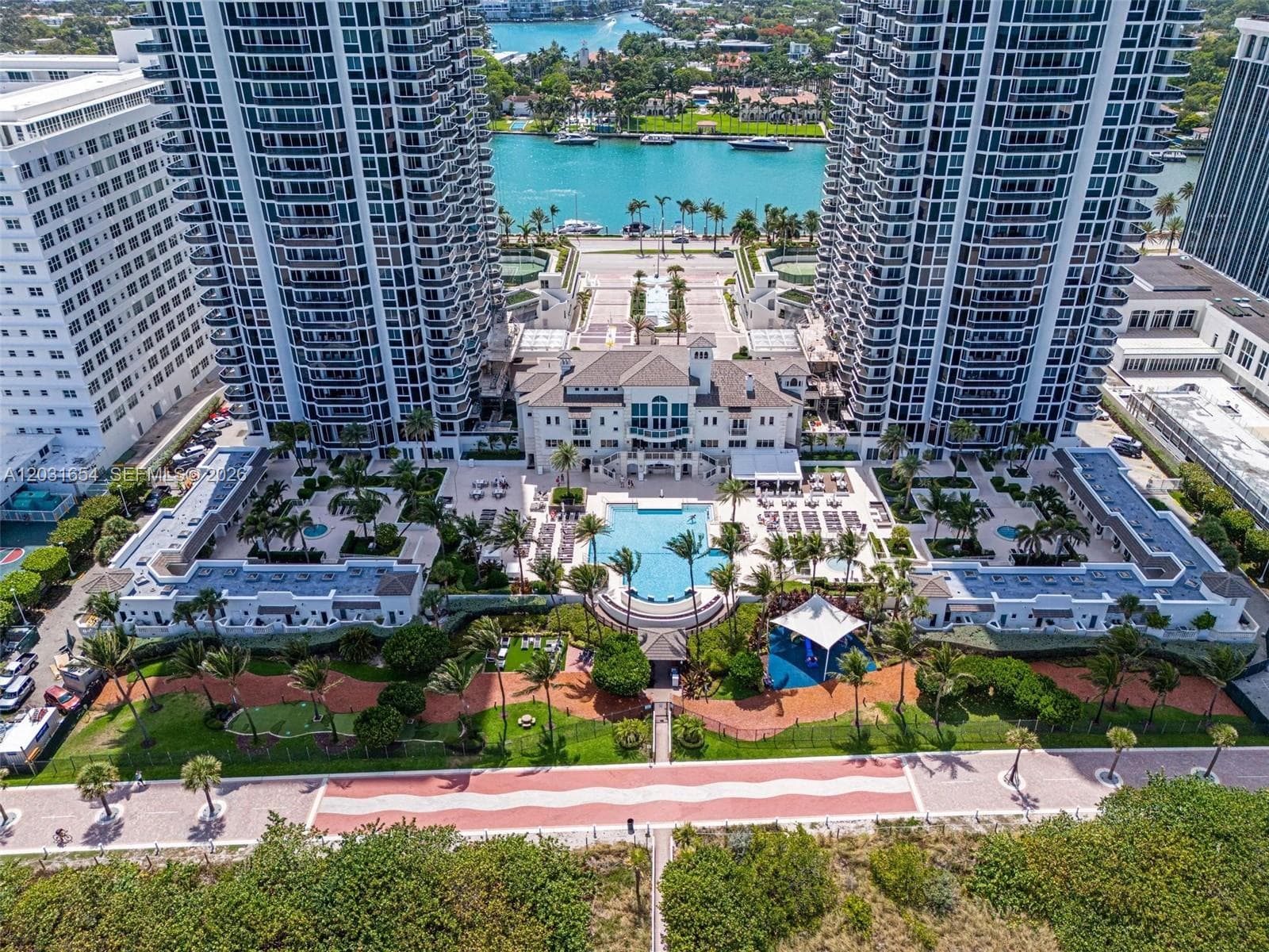 A12031654 — Miami Beach — 51