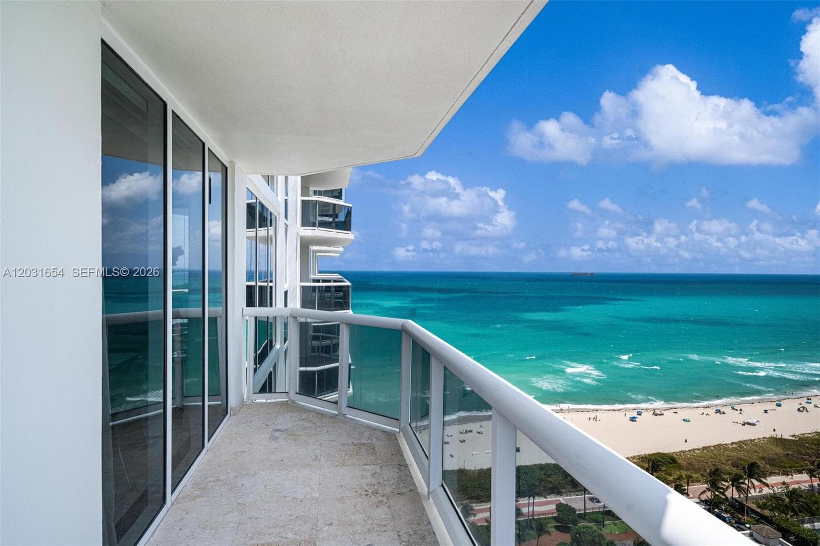 A12031654 — Miami Beach — 19