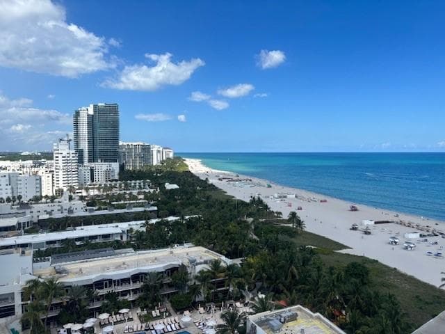 A12031675 — Miami Beach — 30