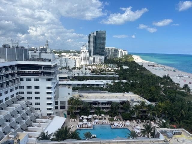A12031675 — Miami Beach — 31