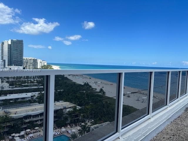 A12031675 — Miami Beach — 29