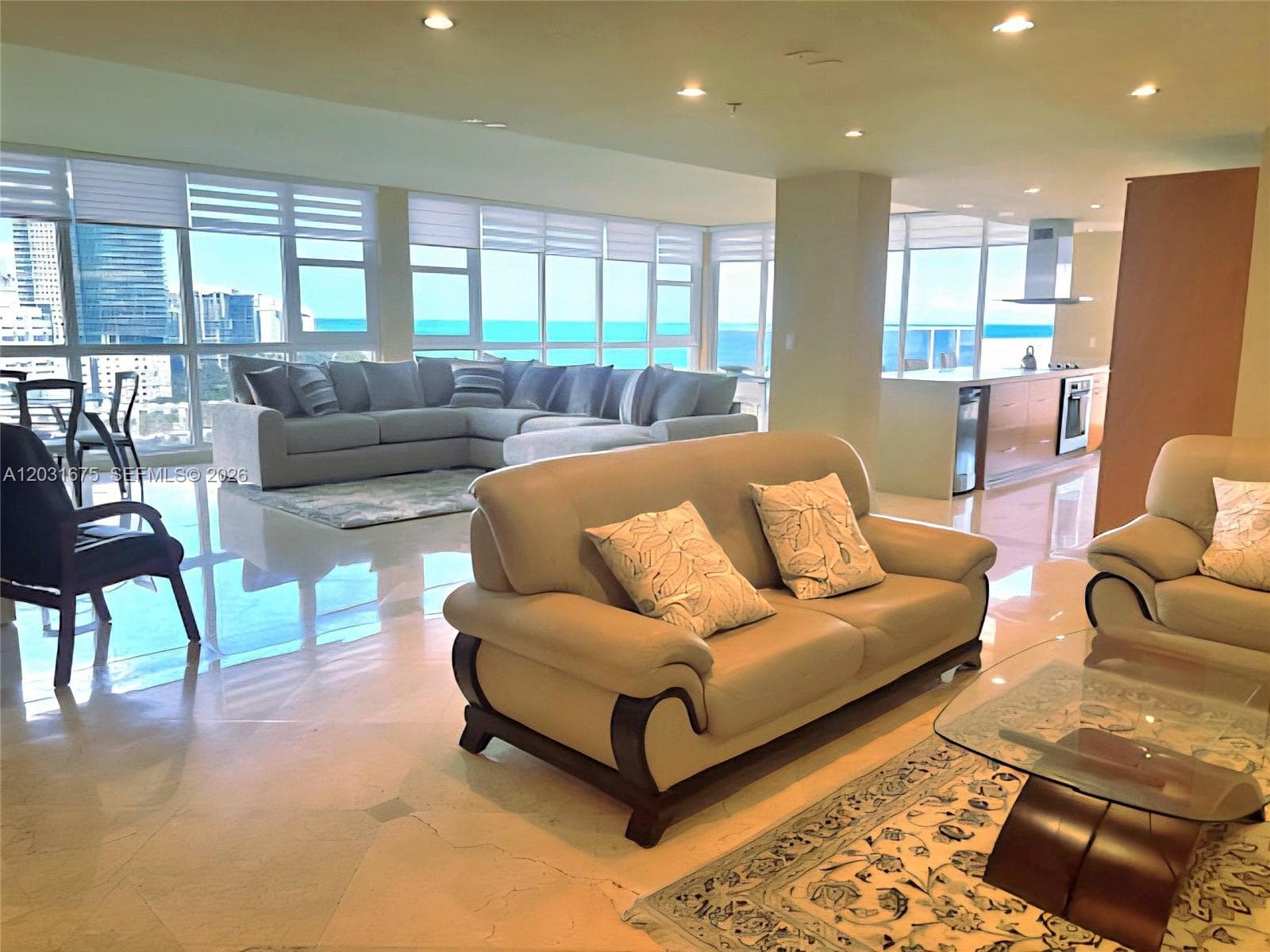 A12031675 — Miami Beach — 4