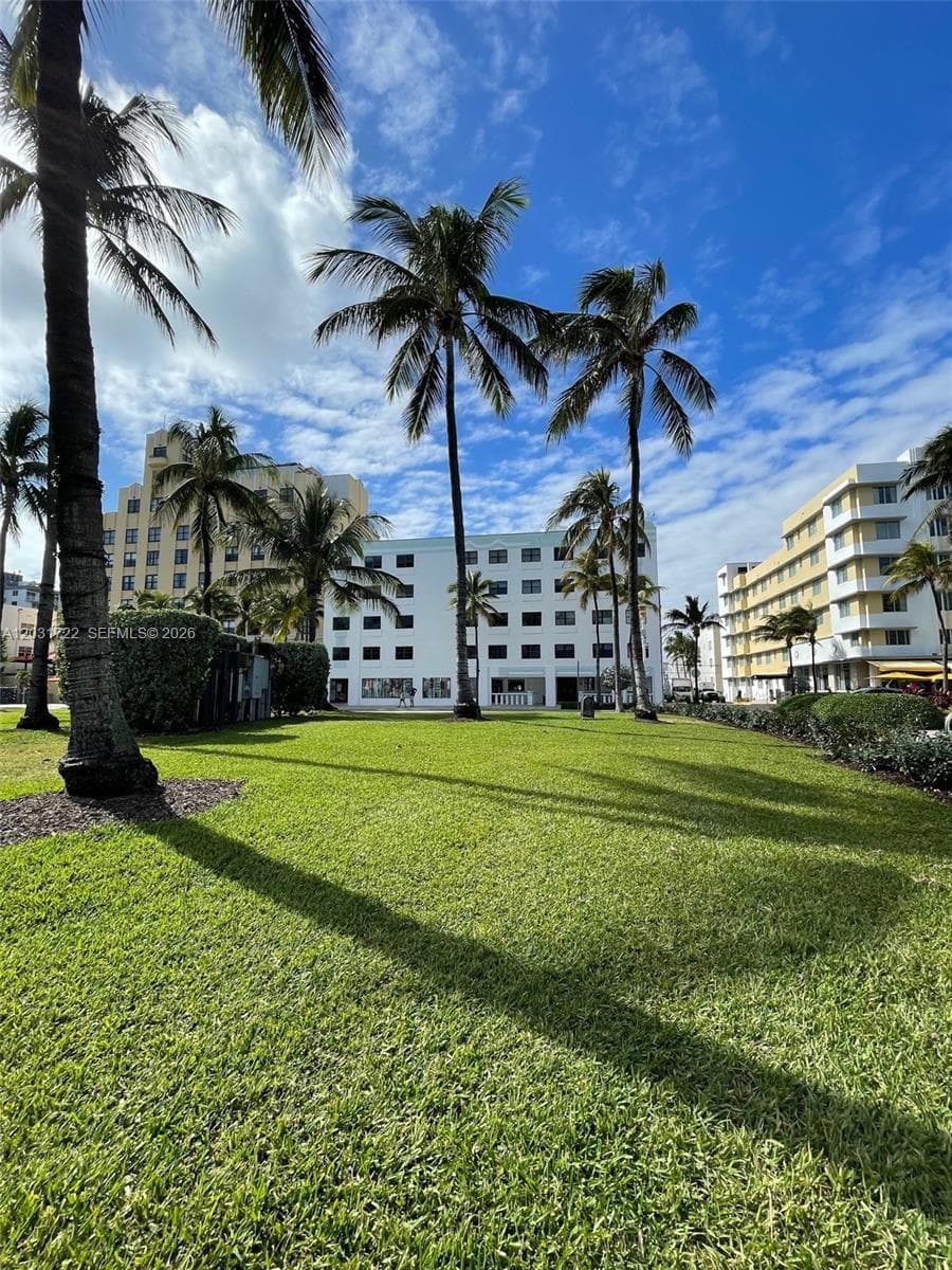 A12031722 — Miami Beach — 2