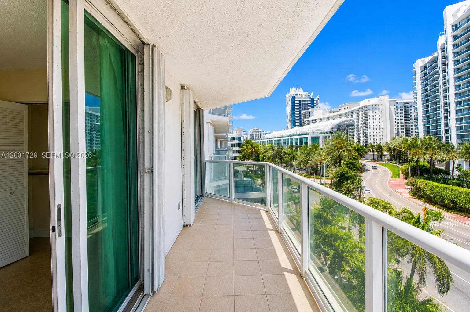 A12031729 — Miami Beach — 23