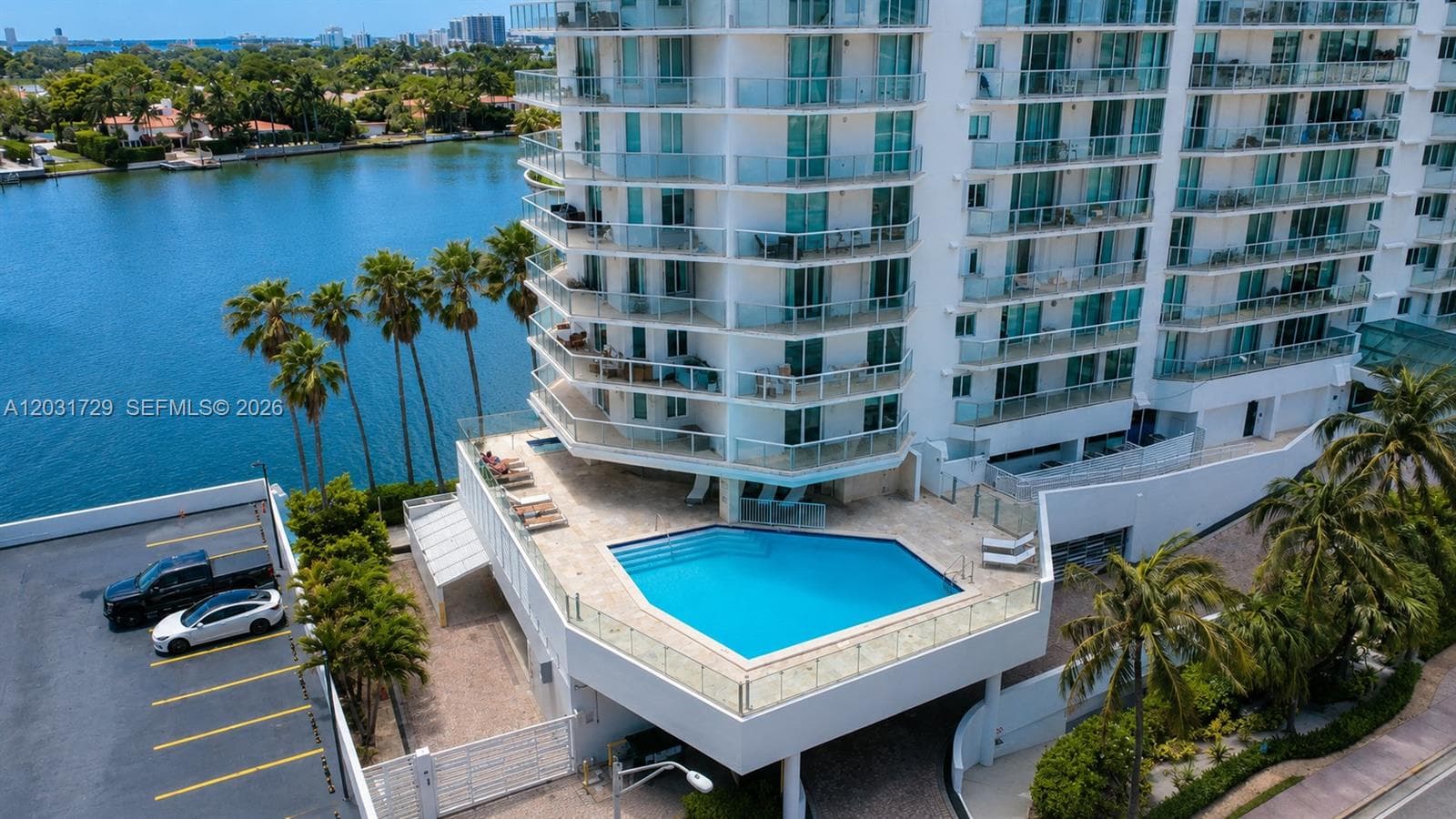 A12031729 — Miami Beach — 31