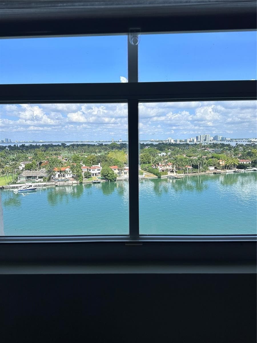 A12031730 — Miami Beach — 34