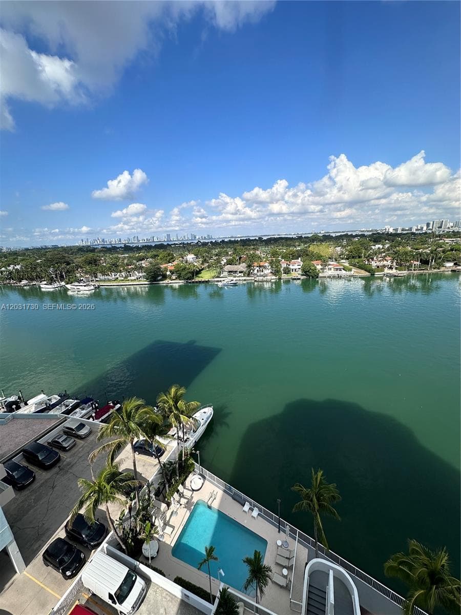 A12031730 — Miami Beach — 25