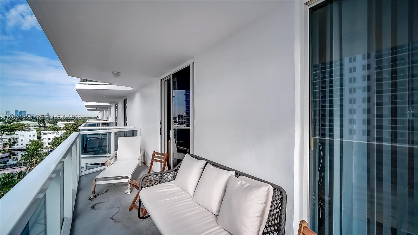 A12031829 — Miami Beach — 23