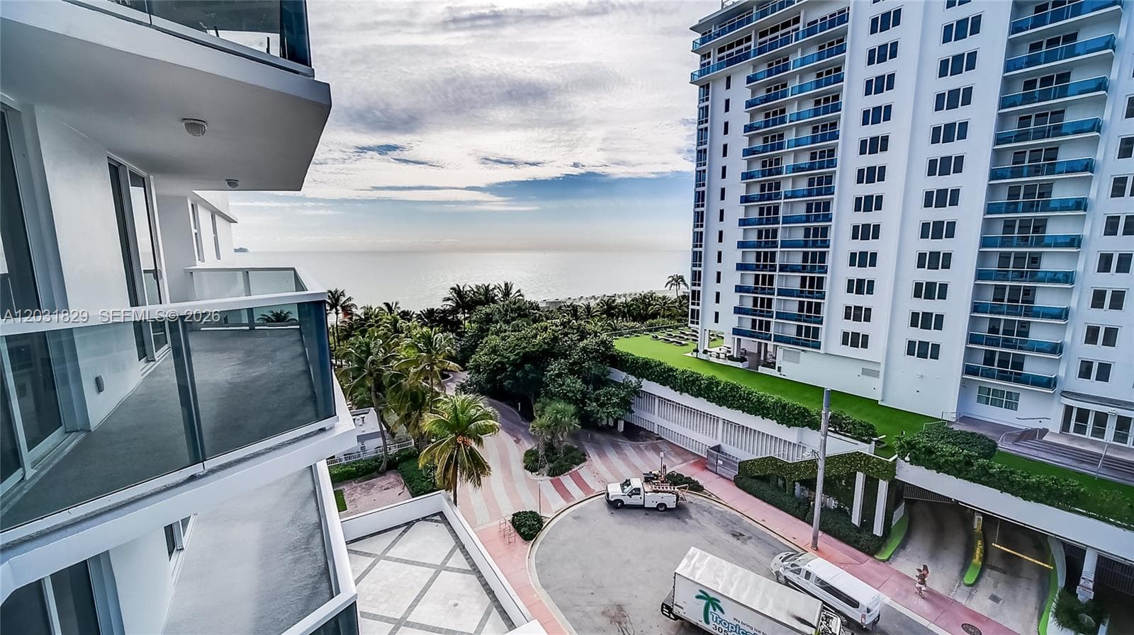 A12031829 — Miami Beach — 27