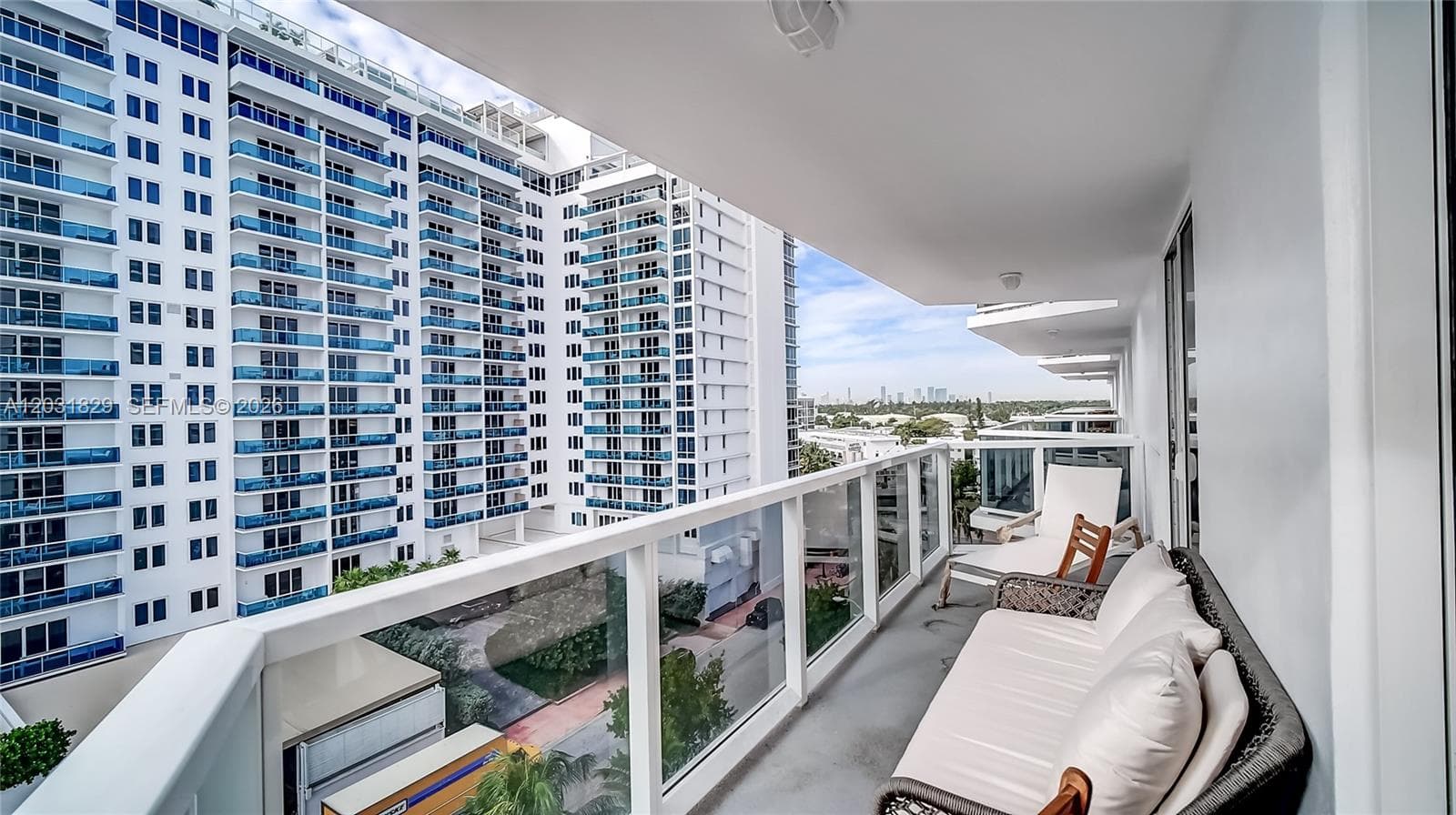 A12031829 — Miami Beach — 22