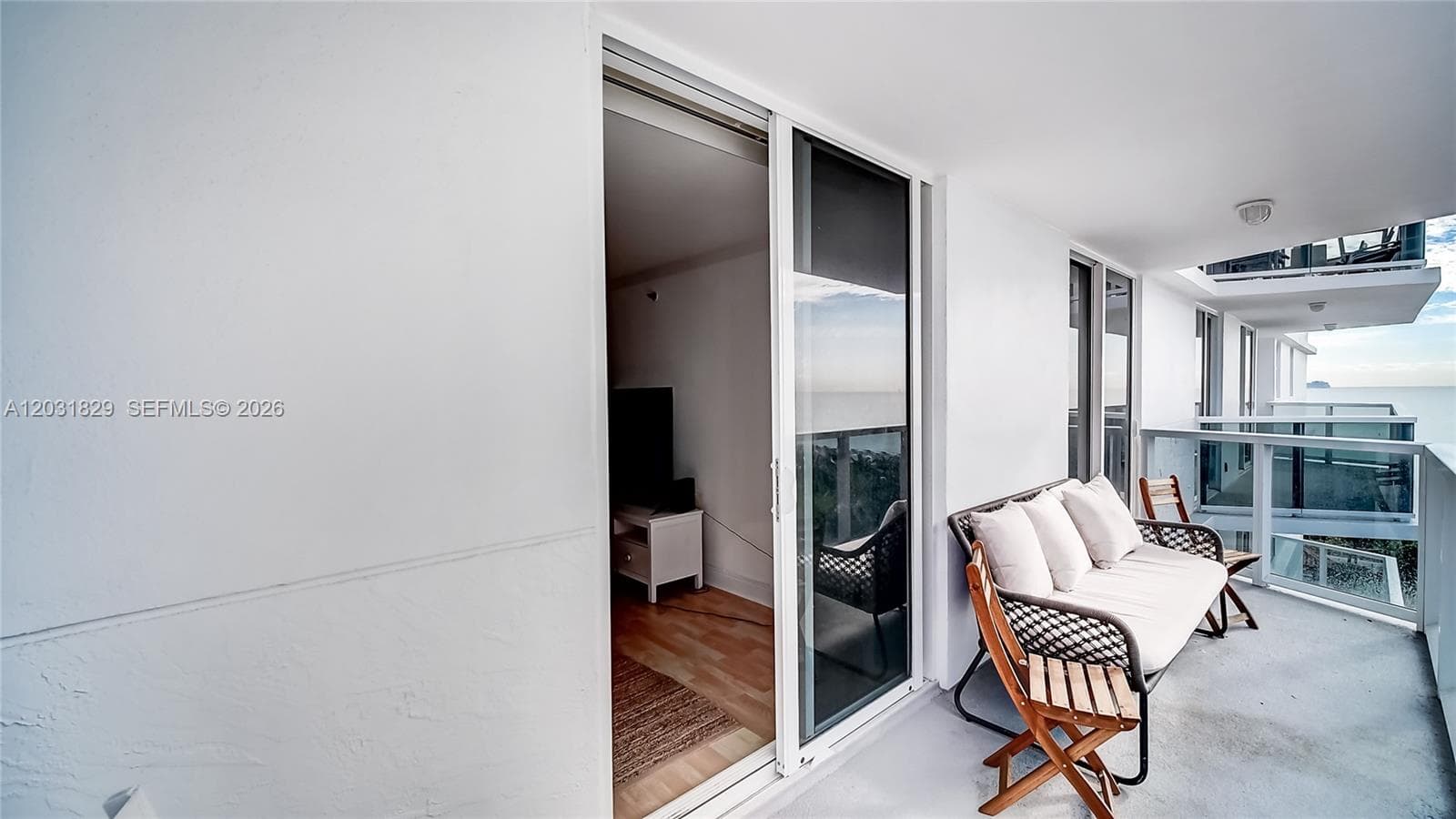 A12031829 — Miami Beach — 24