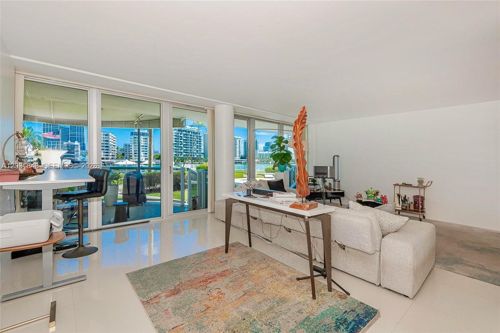 A12031848 — Miami Beach — 10